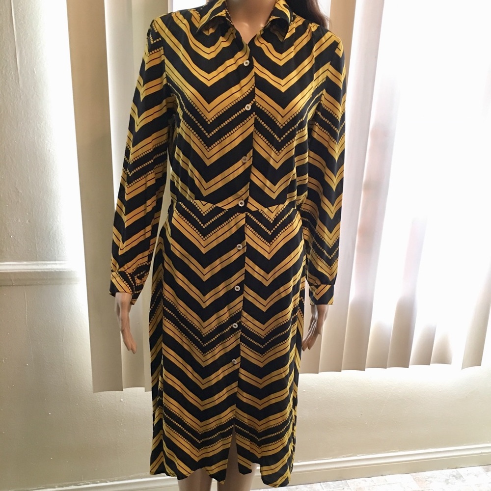Button up Dress - Picture 2 of 4